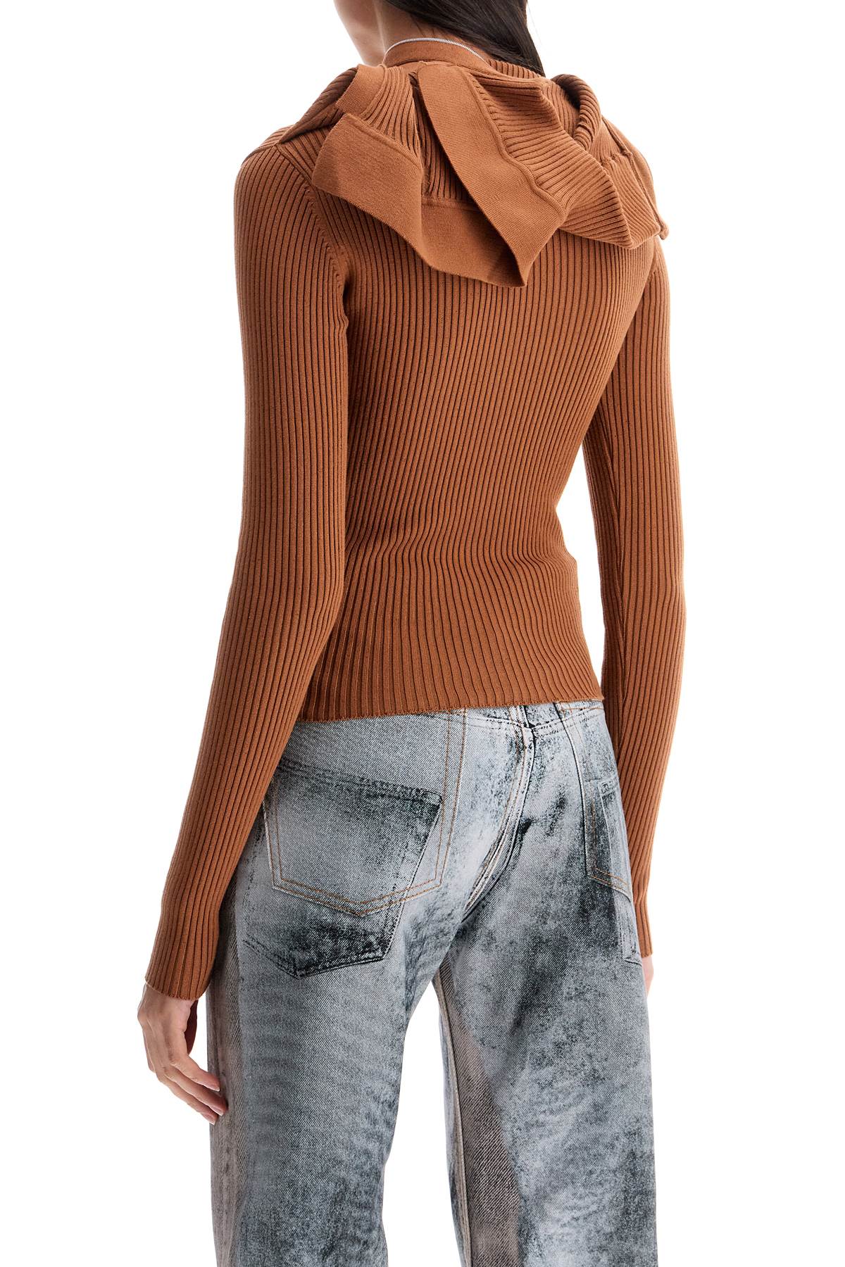 long-sleeved top with pin