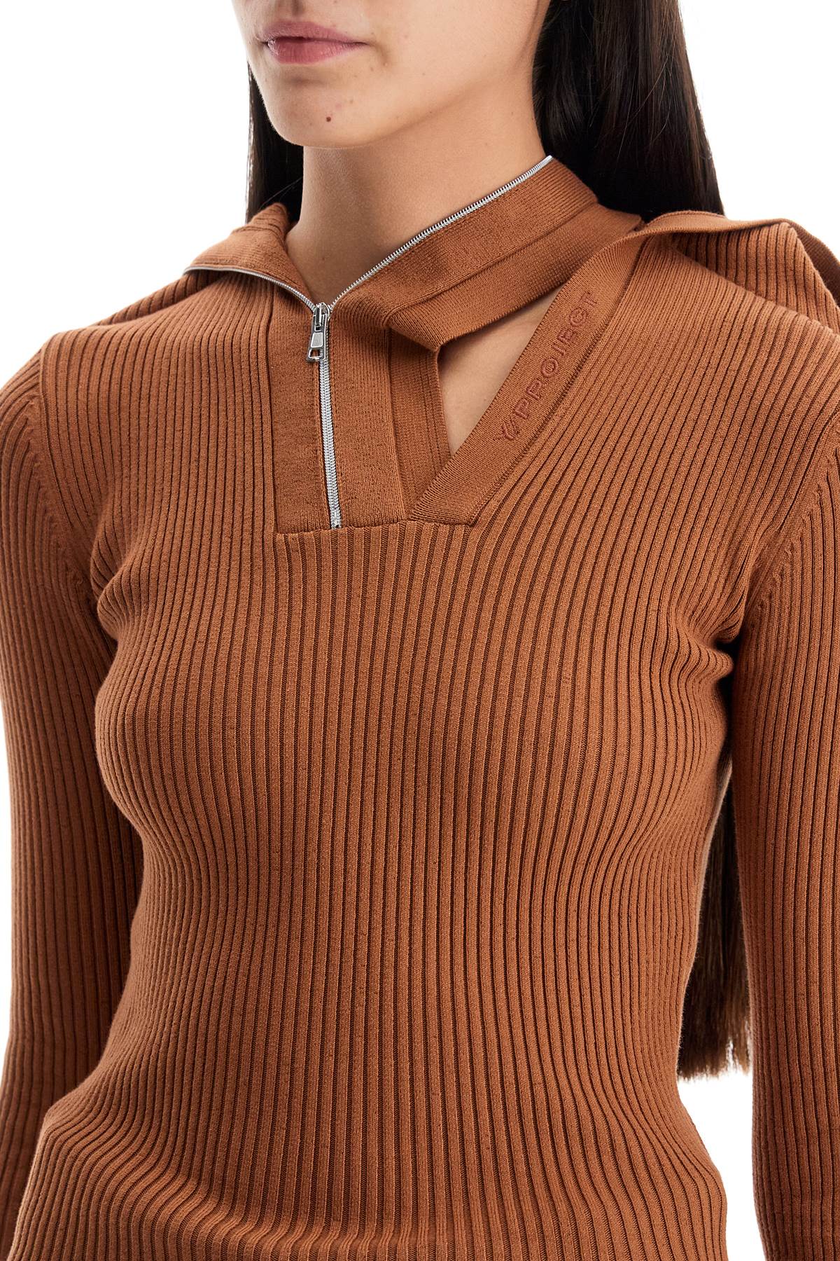 long-sleeved top with pin