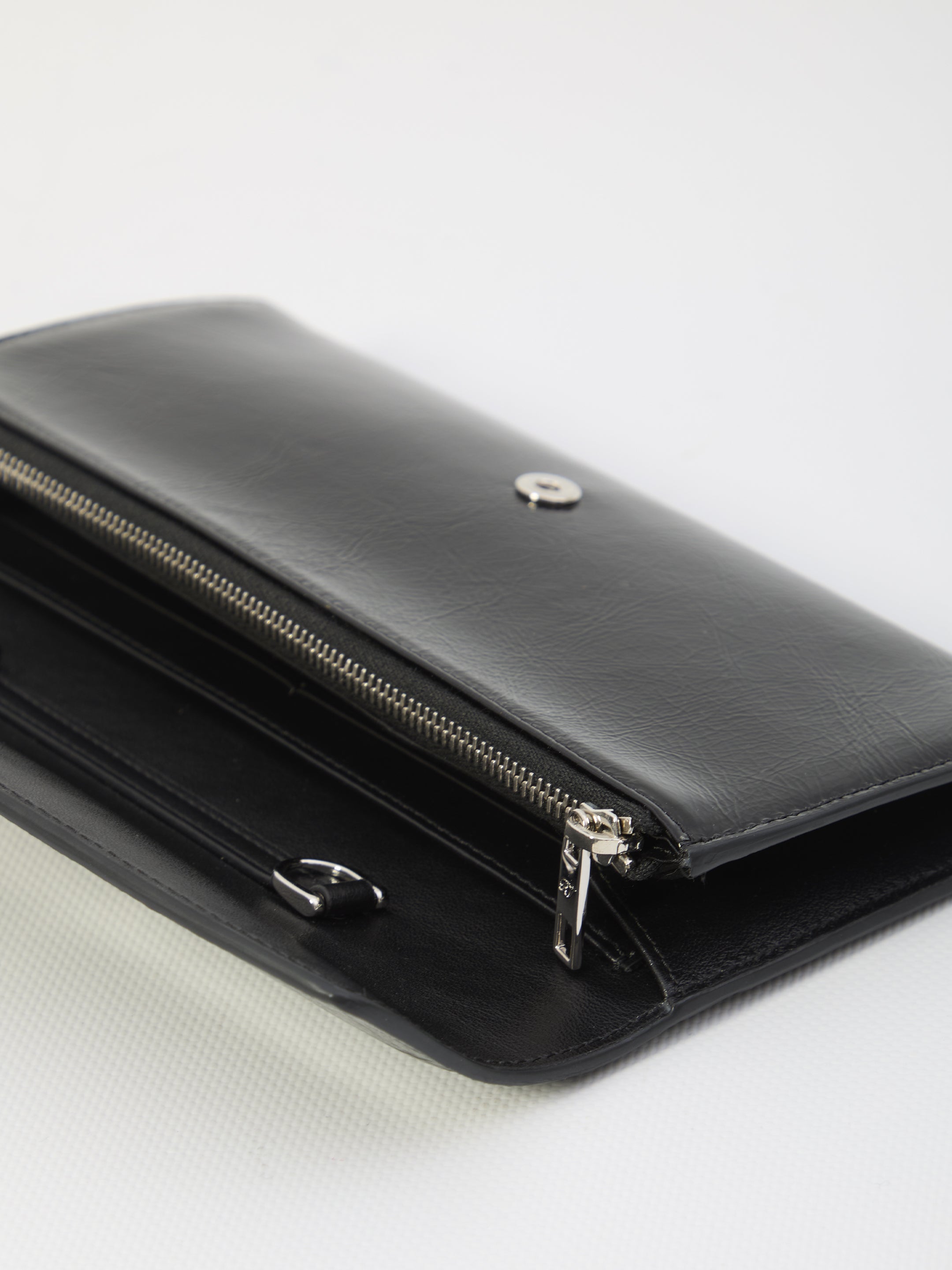 ROGER VIVIER OS belle vivier wallet with chain