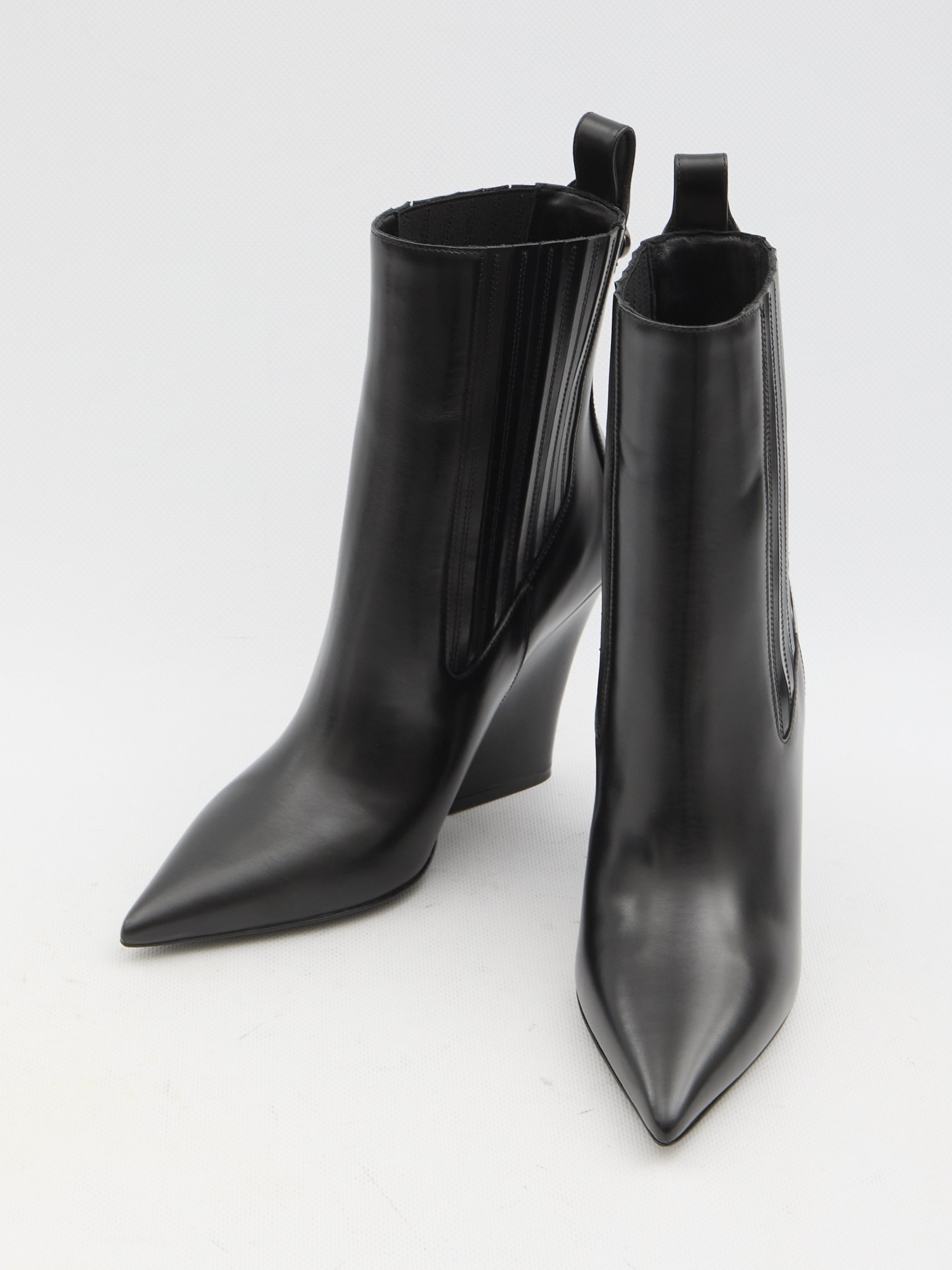 VALENTINO GARAVANI 38½ vlogo lockette booties