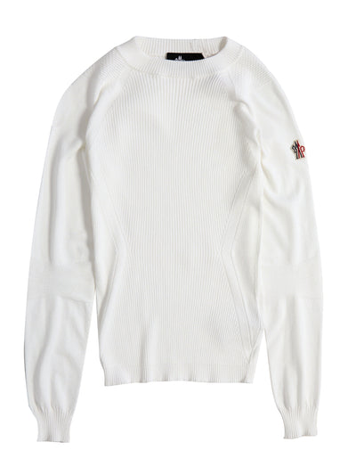 knitted crew neck sweater.