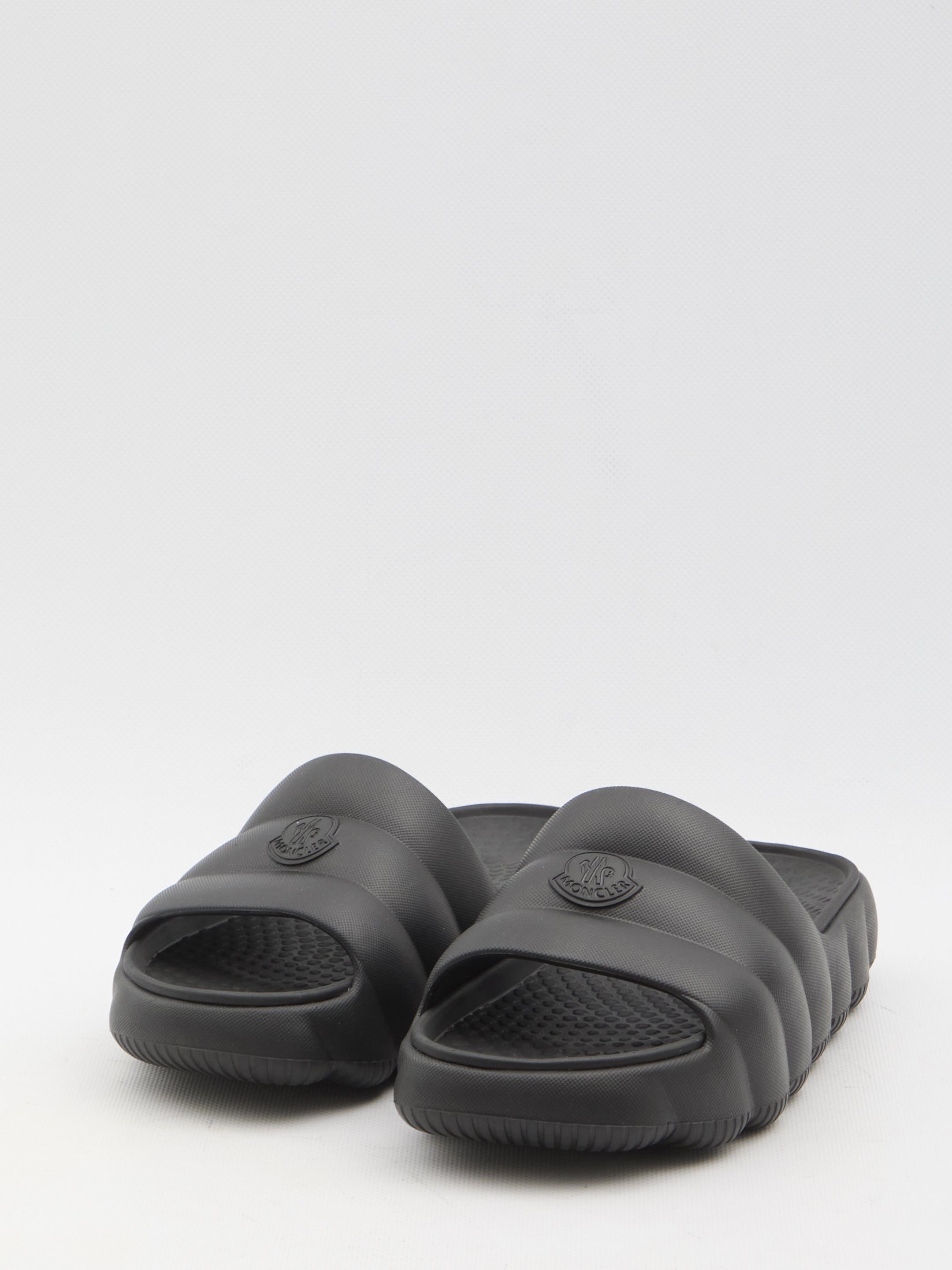 MONCLER 37 lilo slides