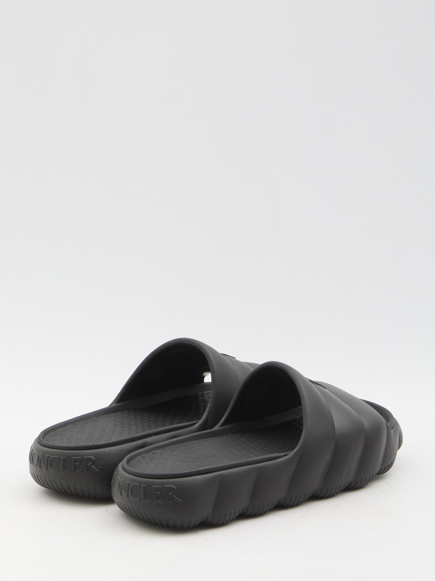 MONCLER 37 lilo slides