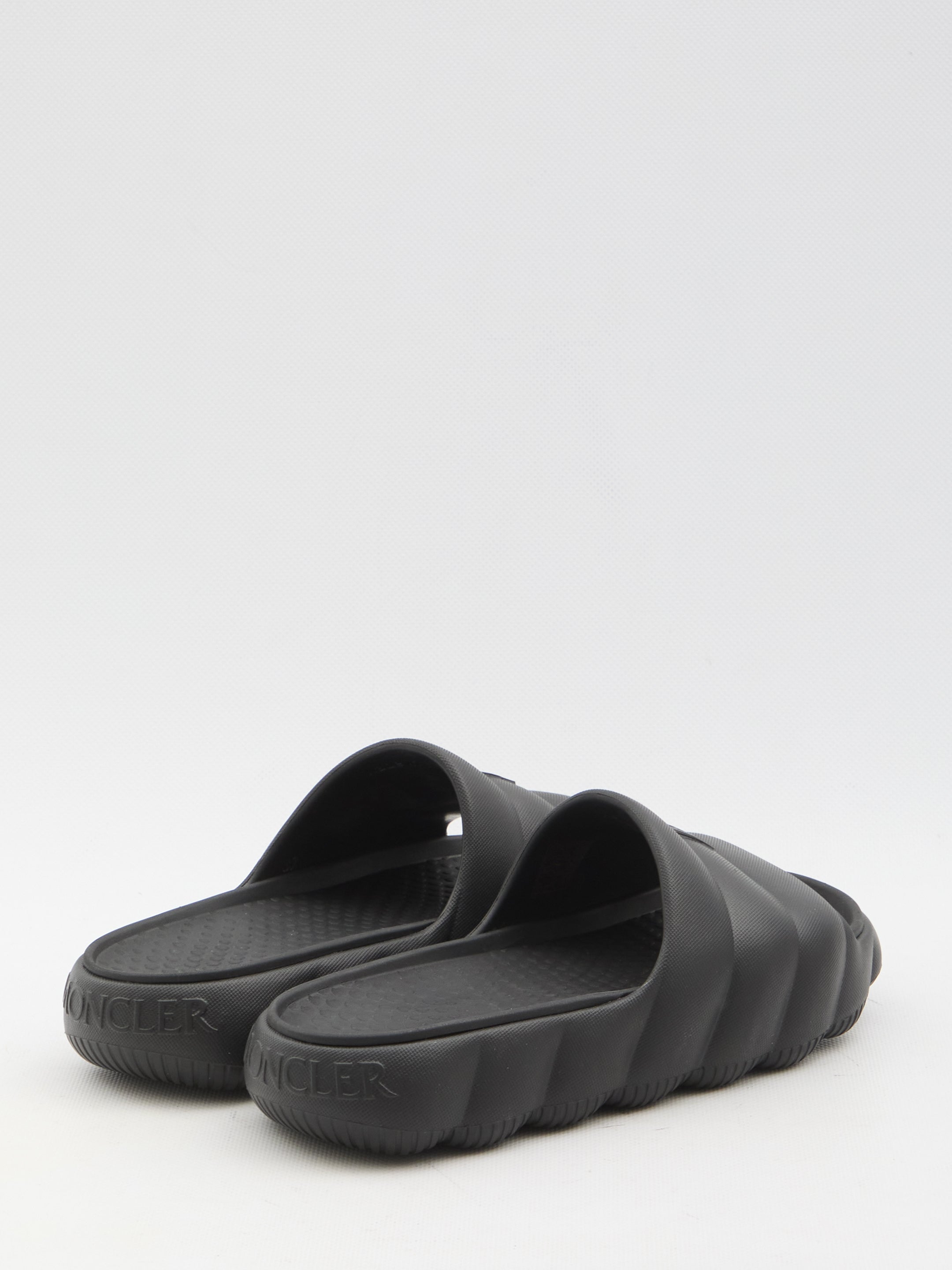 MONCLER 37 lilo slides