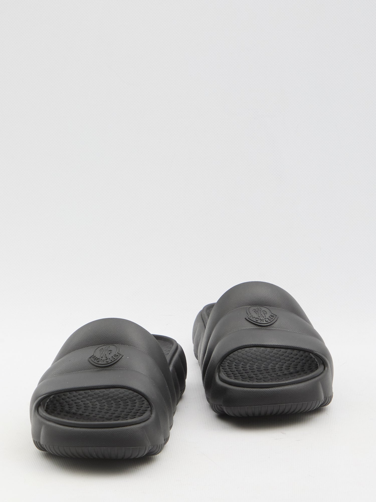 MONCLER 37 lilo slides