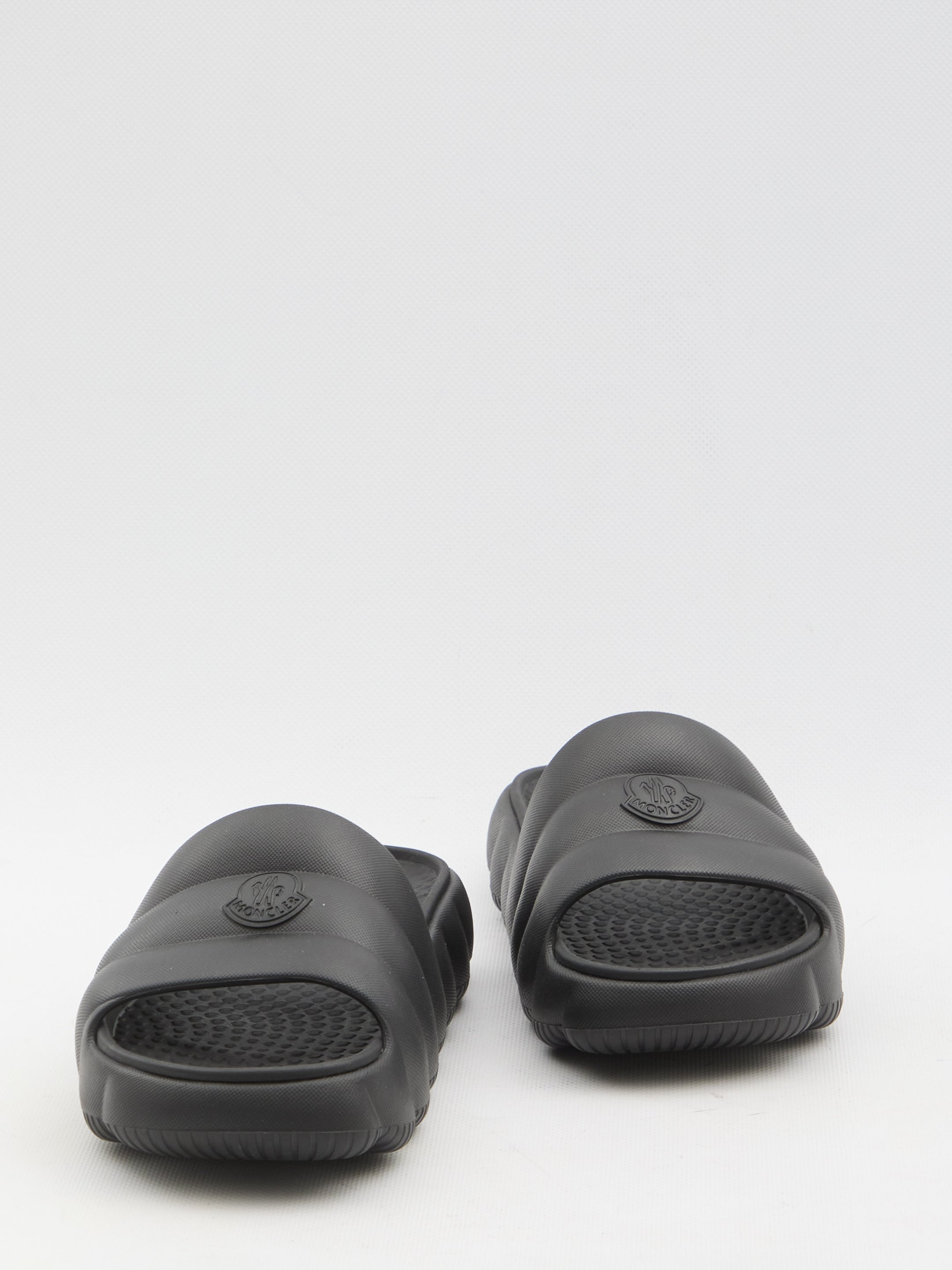 MONCLER 37 lilo slides