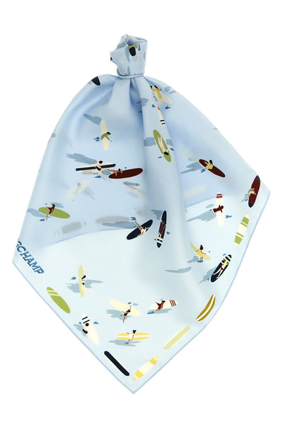 the longchamp en attendant la vague scarf stands out for its square shape and pu
