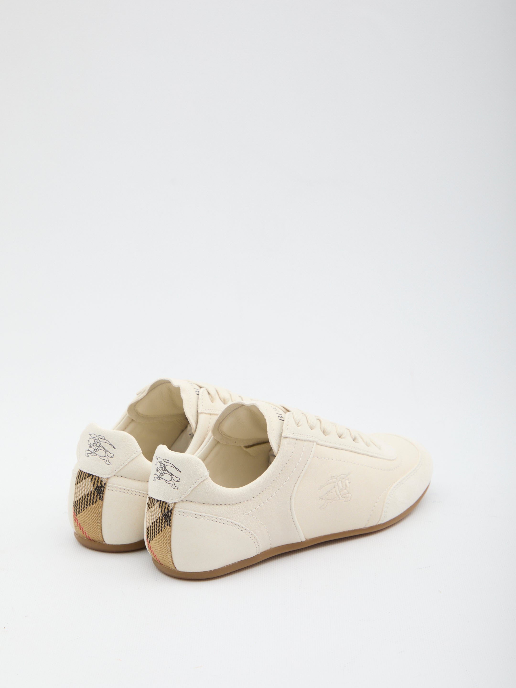 BURBERRY 36 knight runner