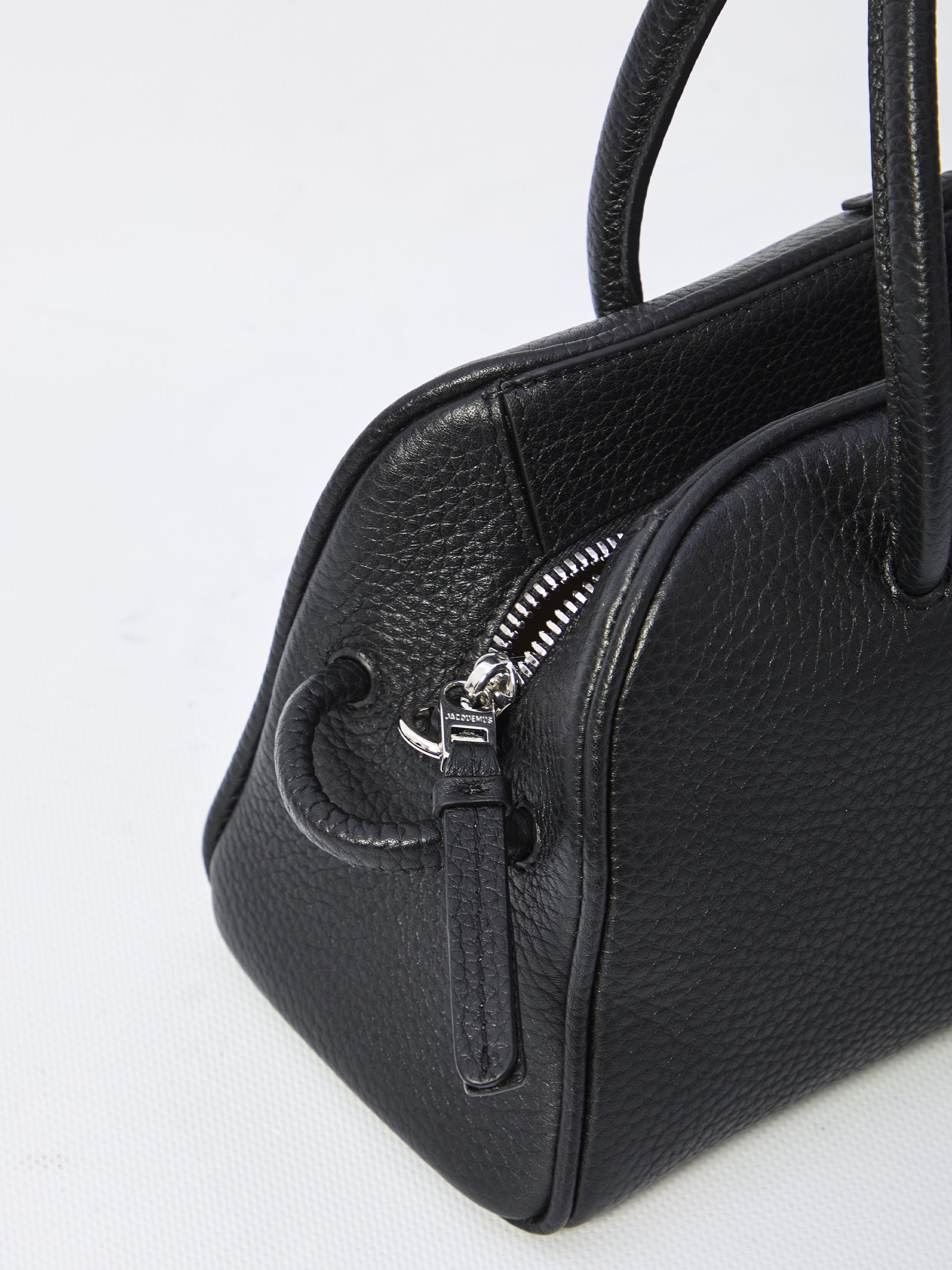 JACQUEMUS OS le turismo small bag
