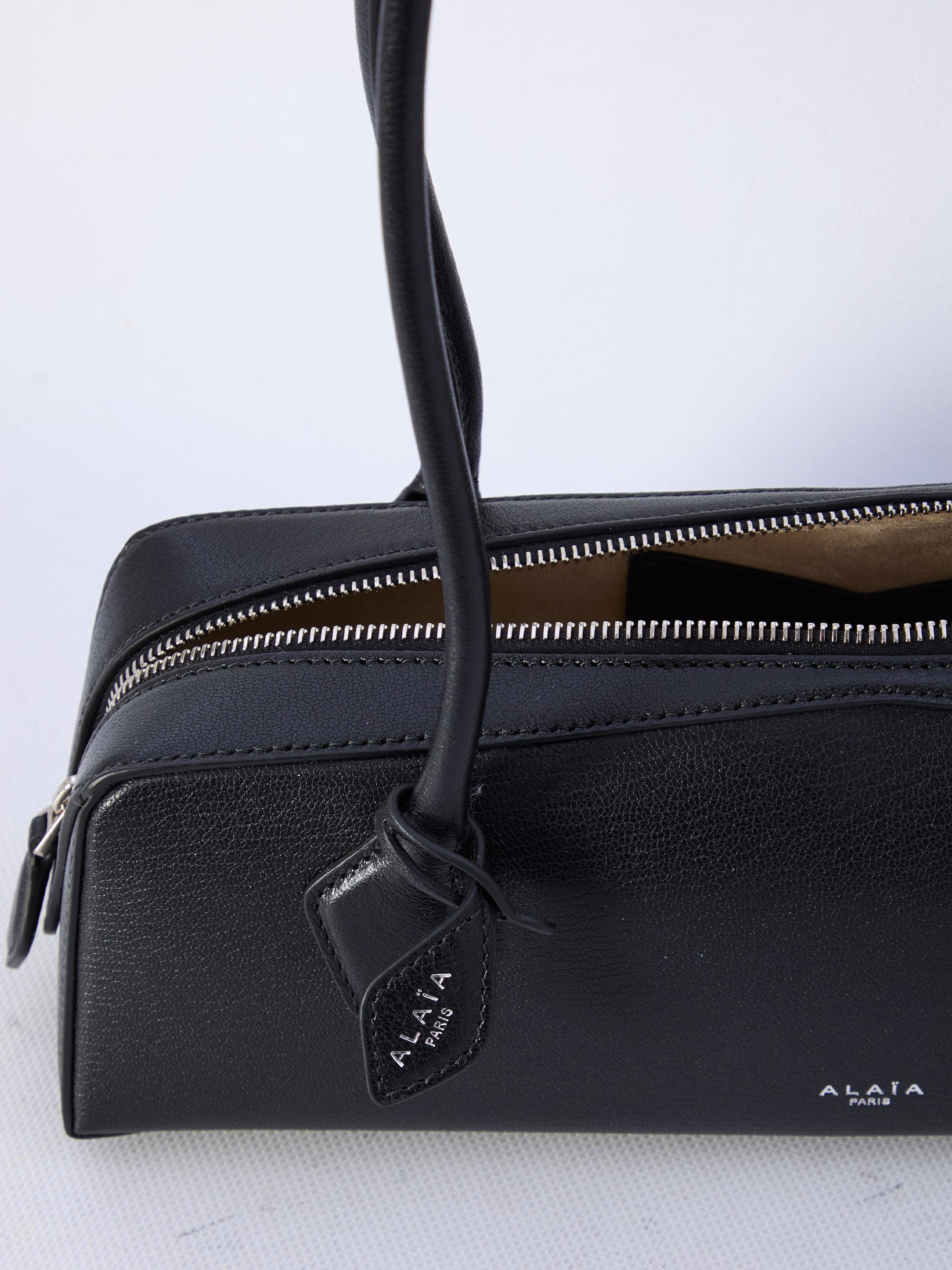 ALAIA OS le teckel medium bag