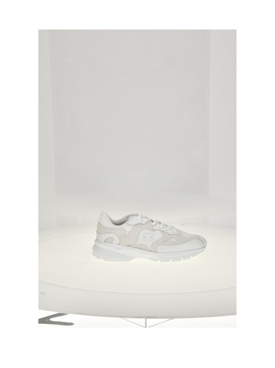 low lace-up sneaker