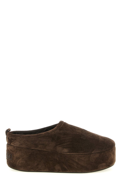 the sabot balenciaga alaska pltf slide is distinguished by a structured construc