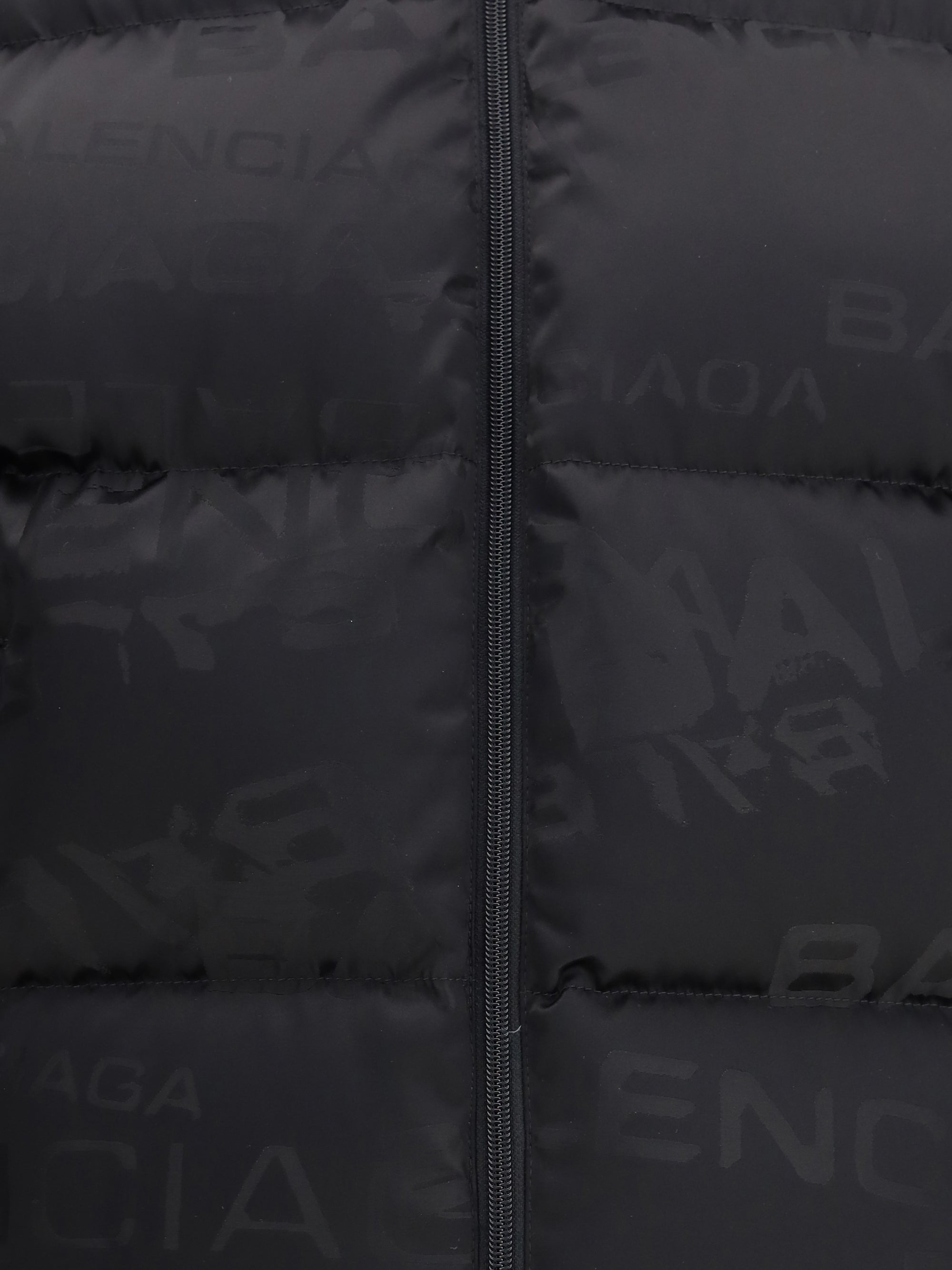 BALENCIAGA L cropped puffer jacket with logo motif