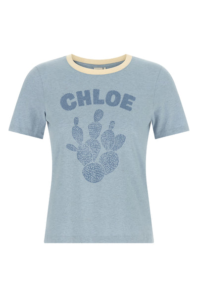 the chloé pure cotton t-shirt stands out for its essential silhouette and a méla