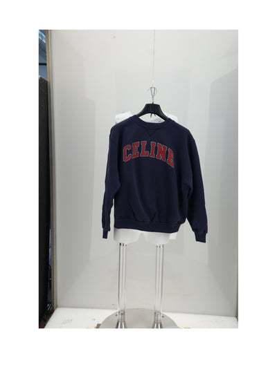 loose sweatshirt