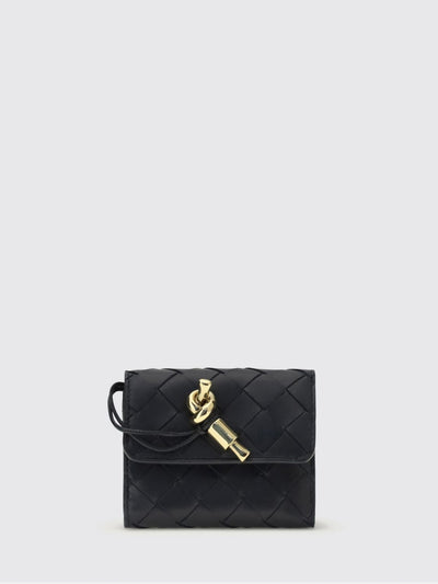 woman's wallet