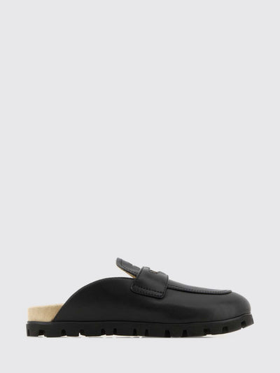woman's flat shoes