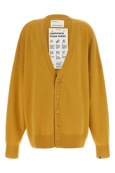 the extreme cashmere n°517 simo cardigan redefines the concept of everyday kni