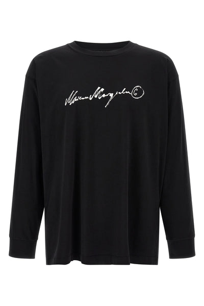 the maison margiela mm6 t-shirt redefines the codes of everyday wardrobe through