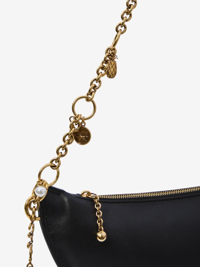 Chloe&