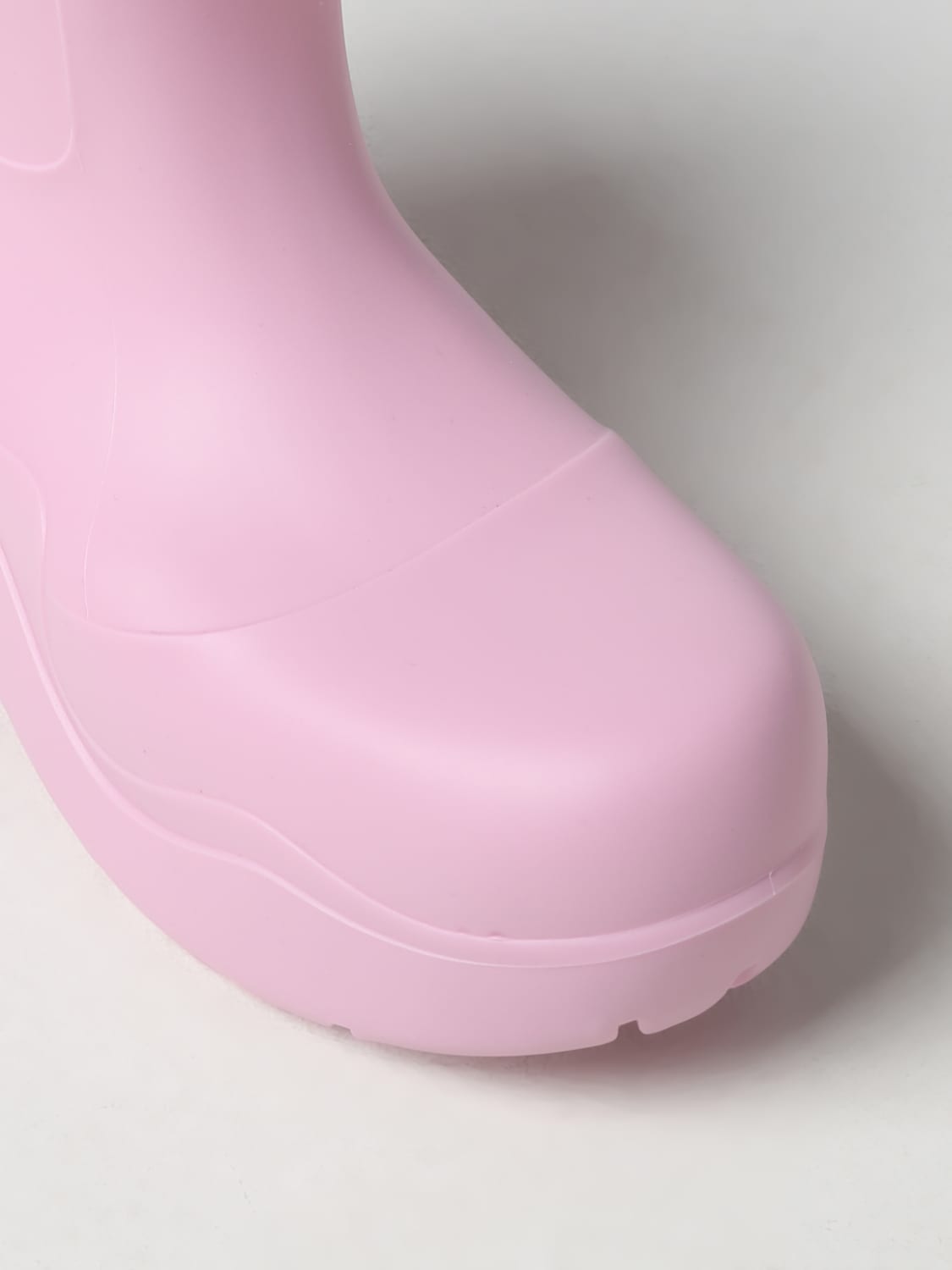 bottega veneta puddle boots in biodegradable rubber