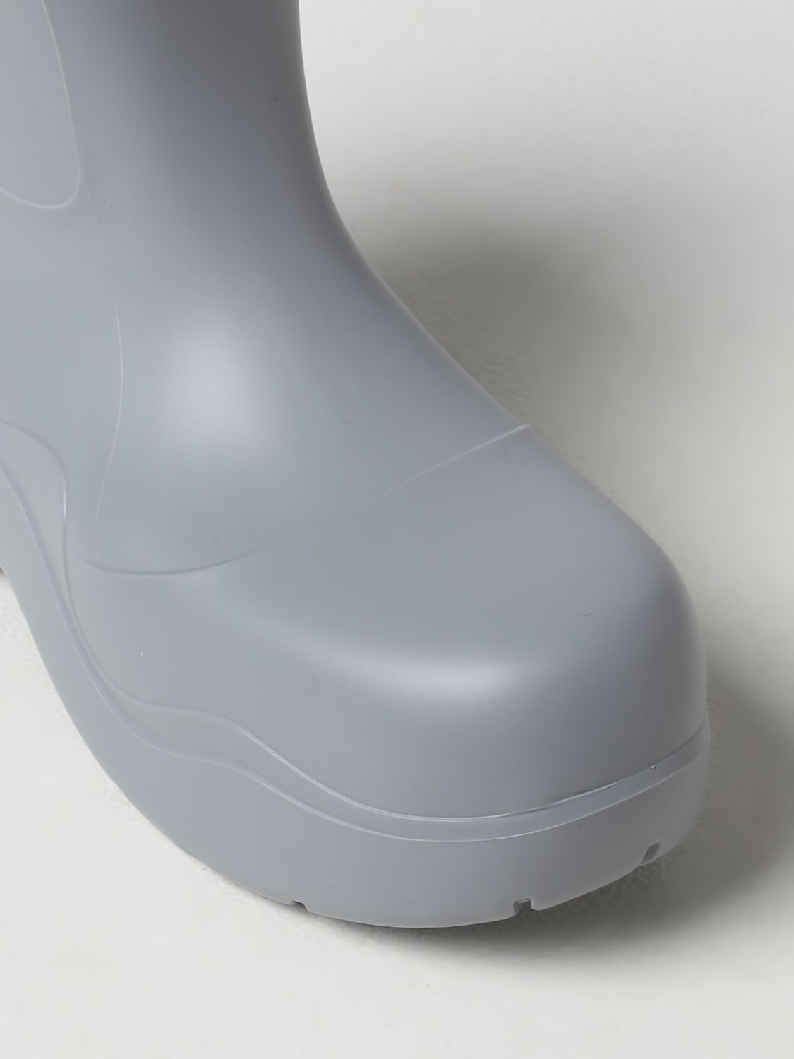 bottega veneta puddle boots in biodegradable rubber