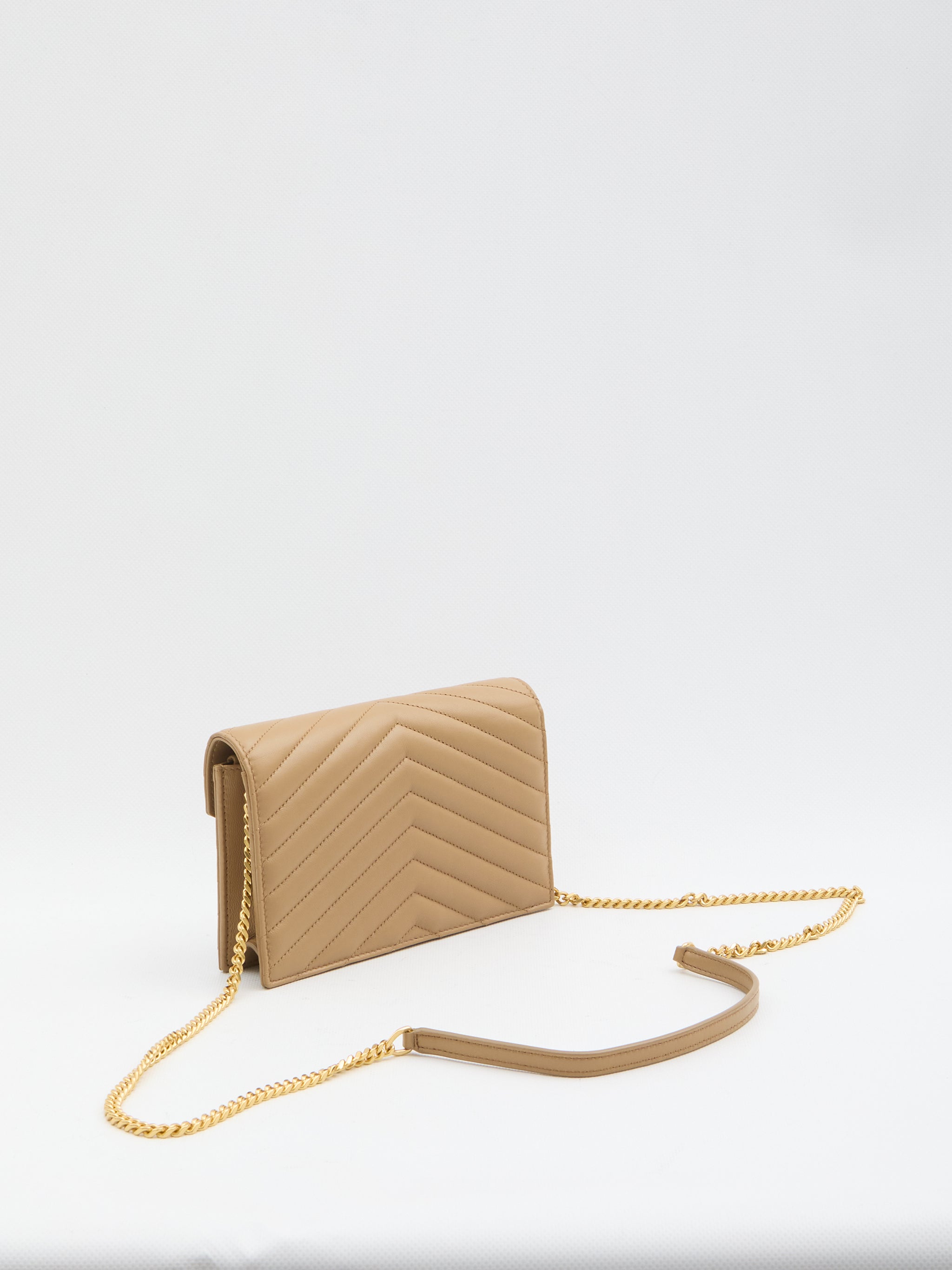 envelope cassandre wallet with chain
