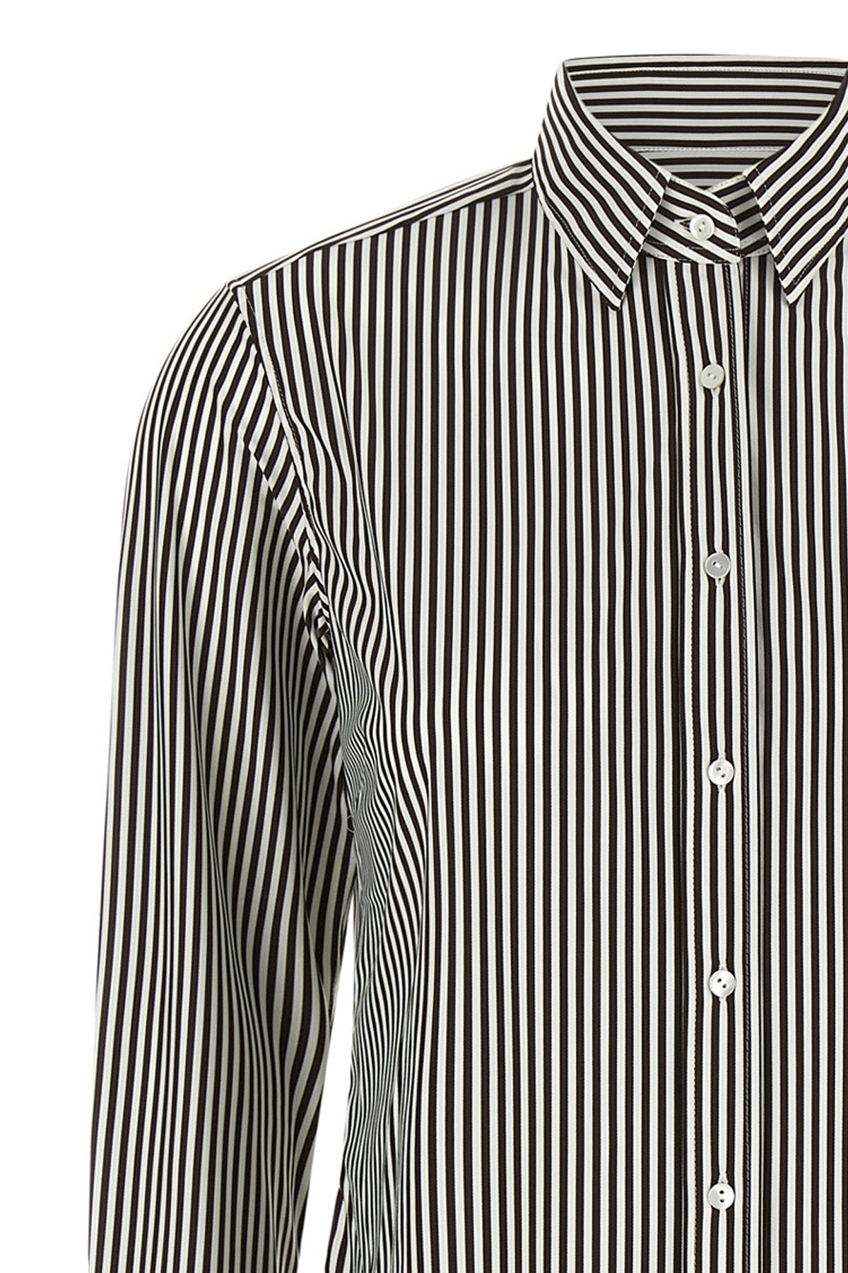 the sarakt xacus shirt from the active line redefines the daily wardrobe thr