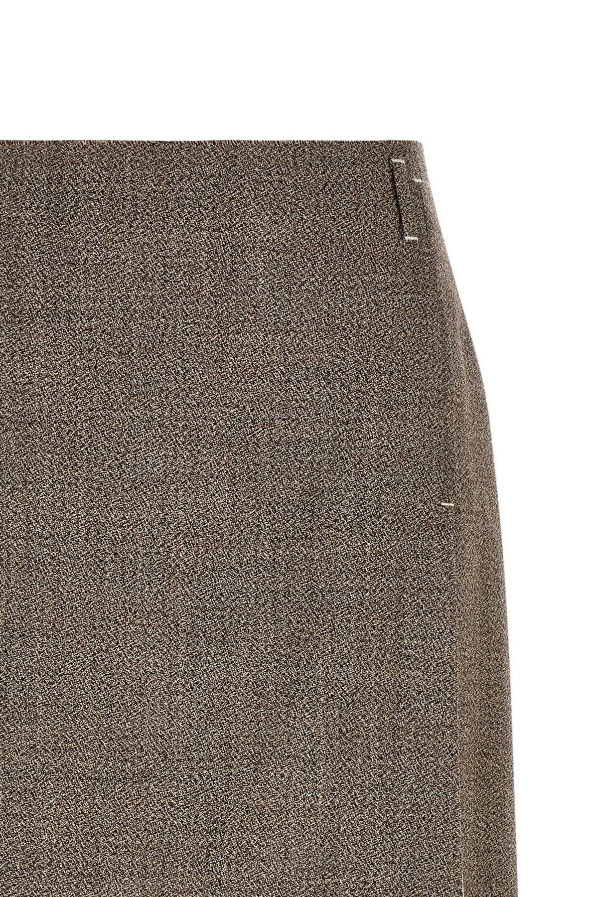 the midi skirt tela redefines the codes of contemporary tailoring through a play