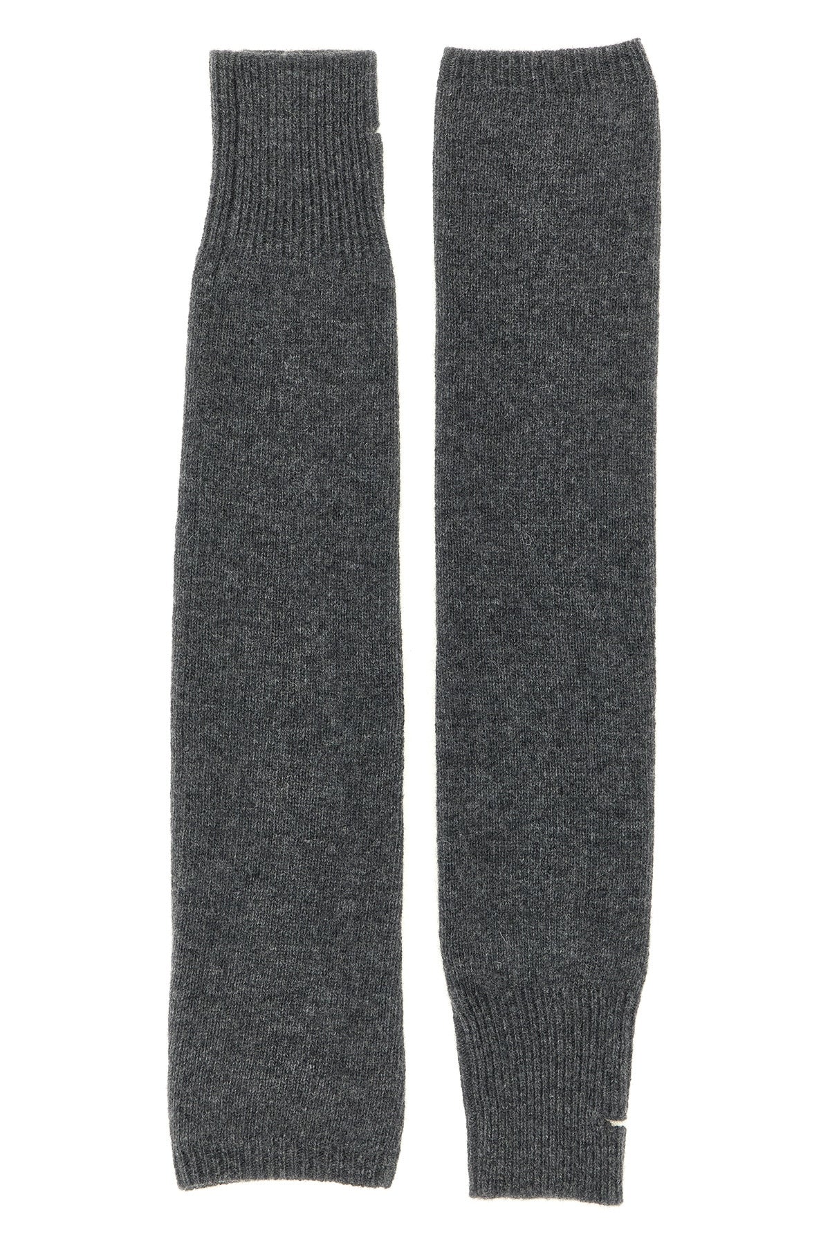 the nude sleeves redefine the concept of winter accessory through an essential a