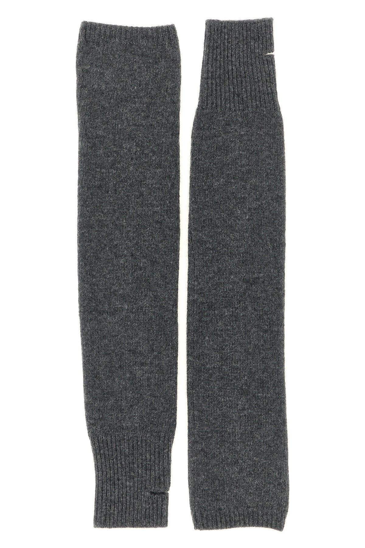the nude sleeves redefine the concept of winter accessory through an essential a