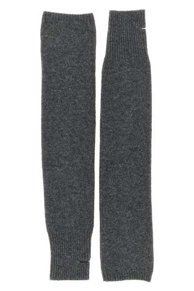 the nude sleeves redefine the concept of winter accessory through an essential a