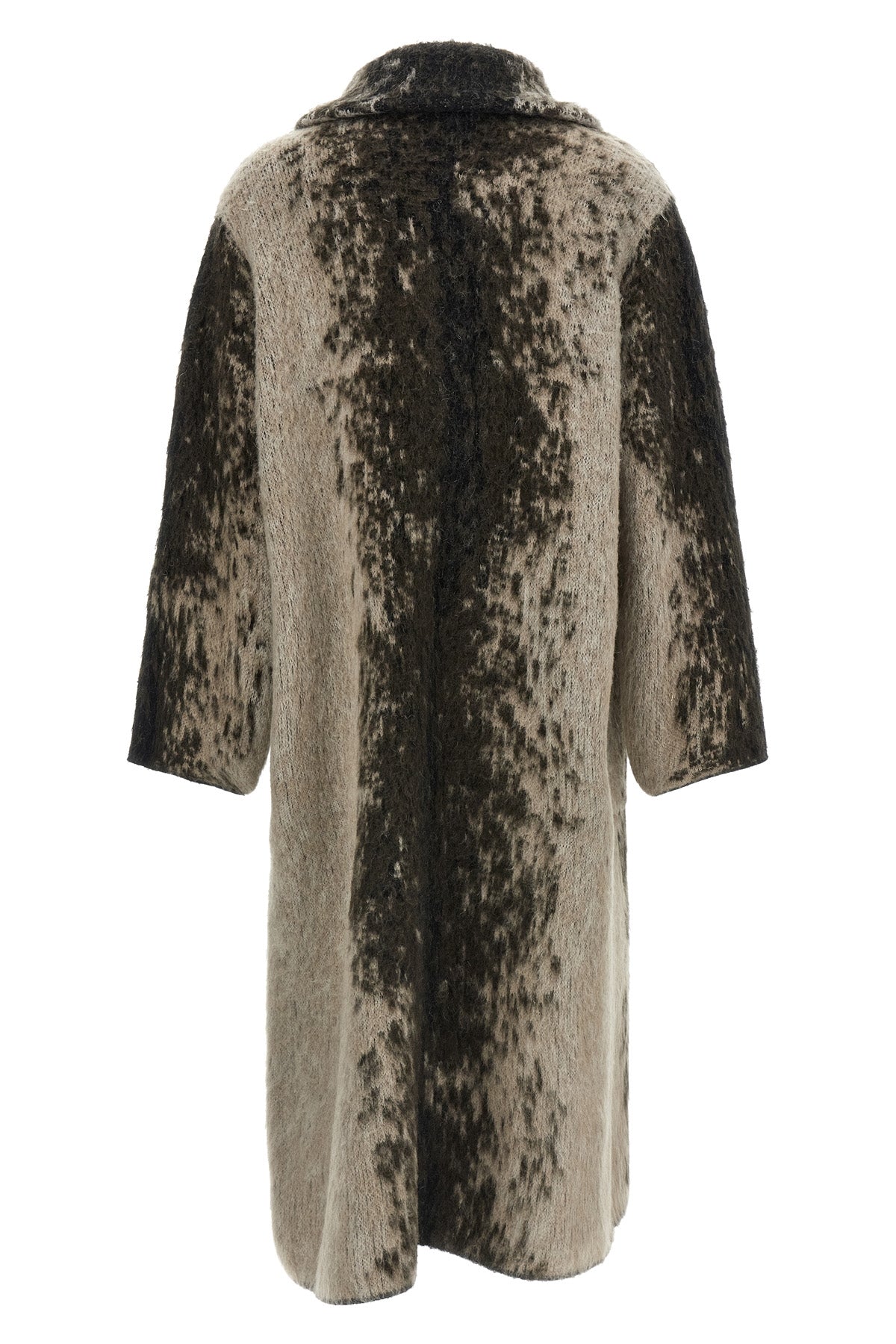 the nude coat redefines the volumes of contemporary outerwear through a straight