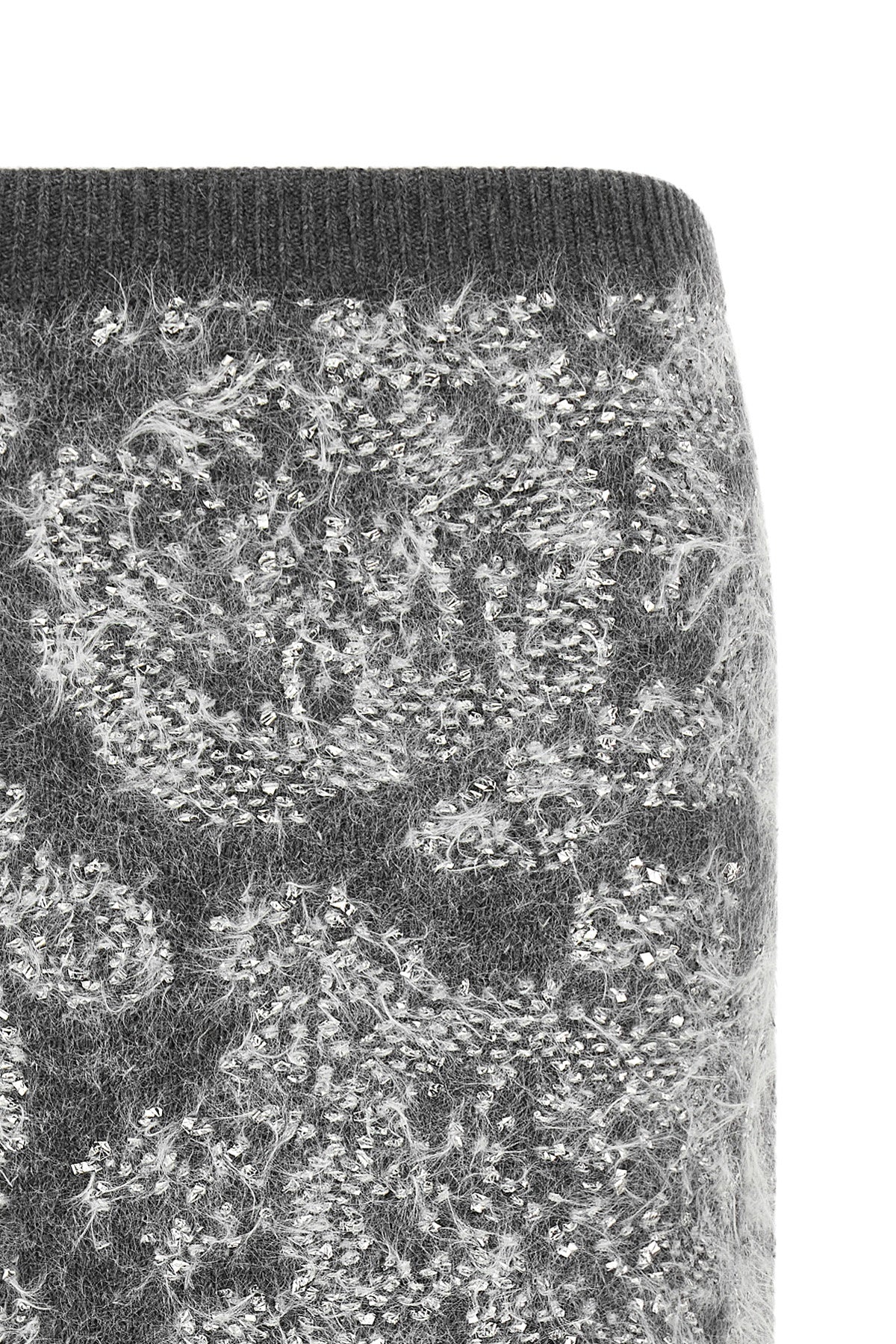 the midi skirt nude redefines knitwear through a straight and enveloping silhoue