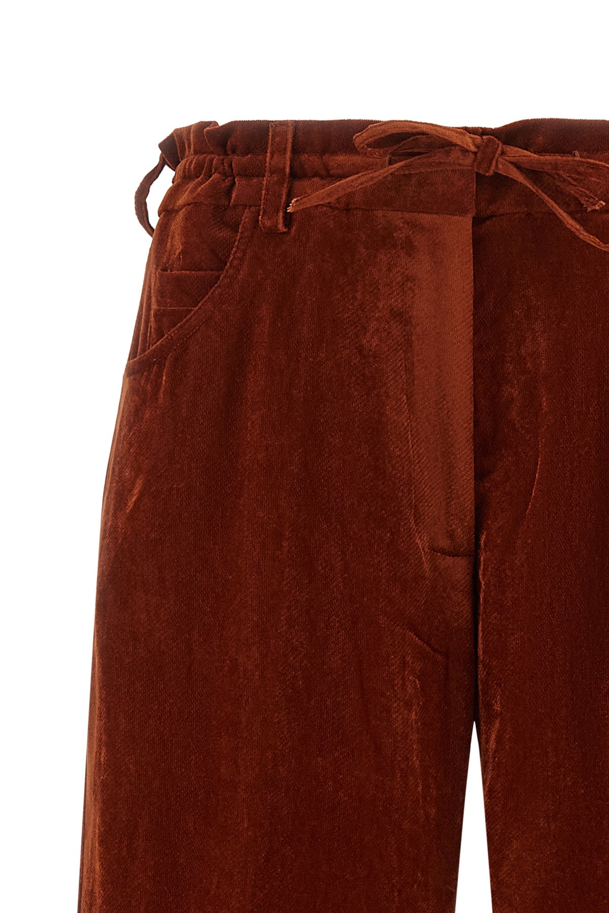 nude pants are distinguished by a wide and relaxed silhouette