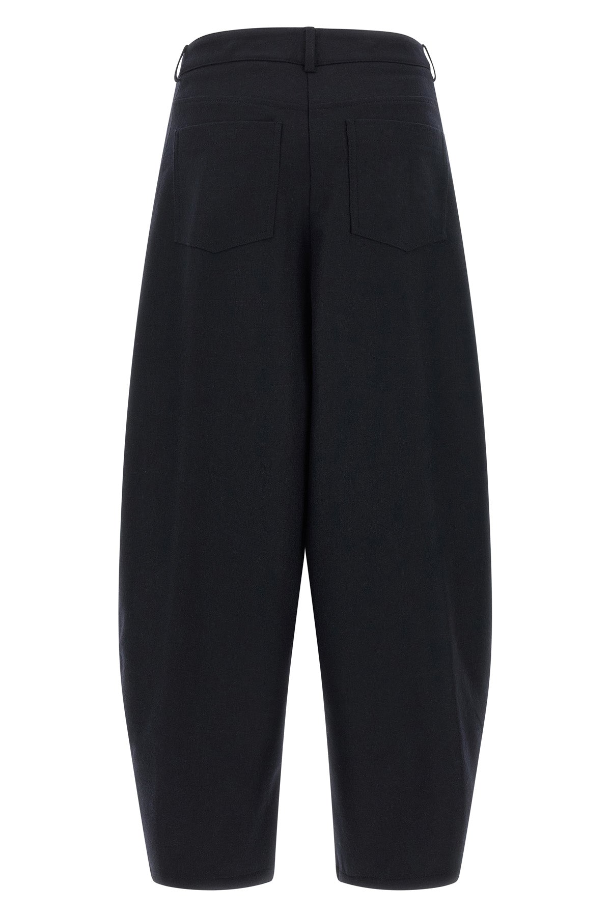 the nude trousers redefine the volumes of the daily wardrobe through a barrel-sh