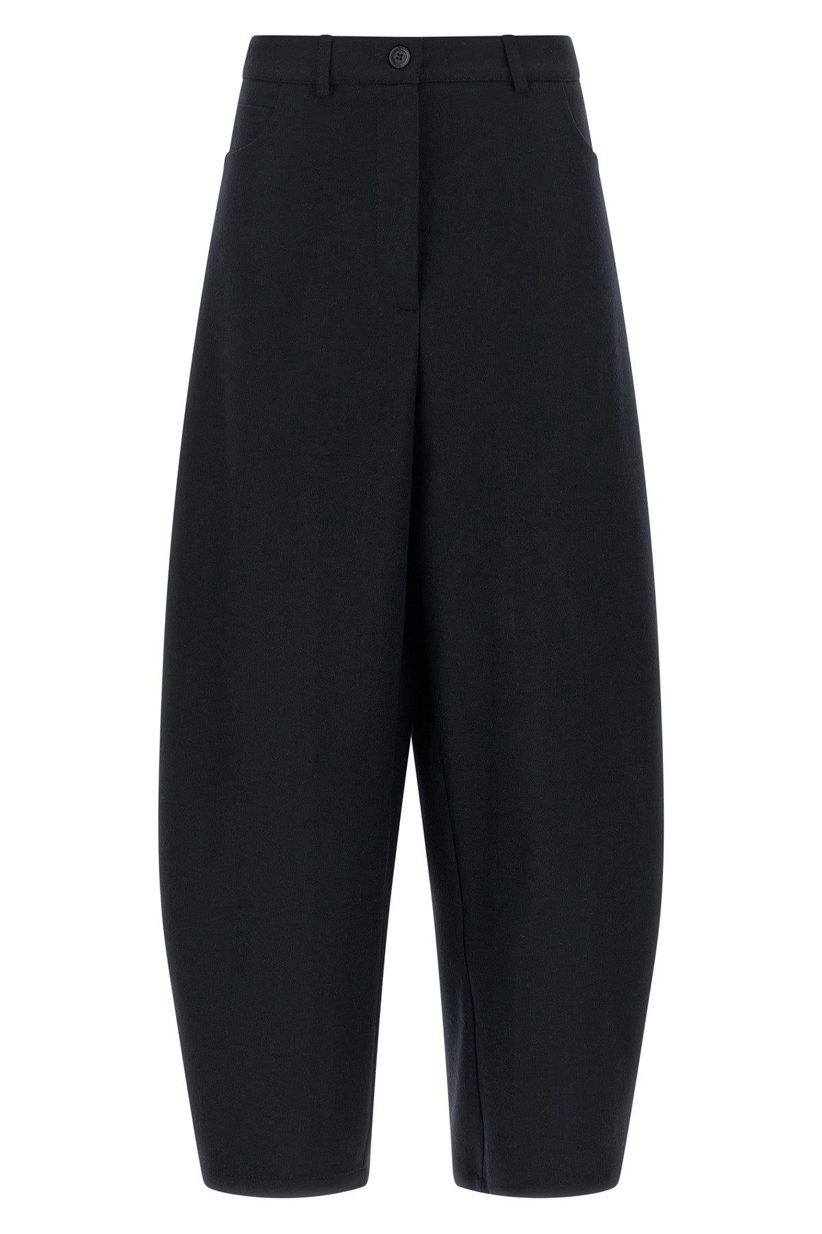 the nude trousers redefine the volumes of the daily wardrobe through a barrel-sh