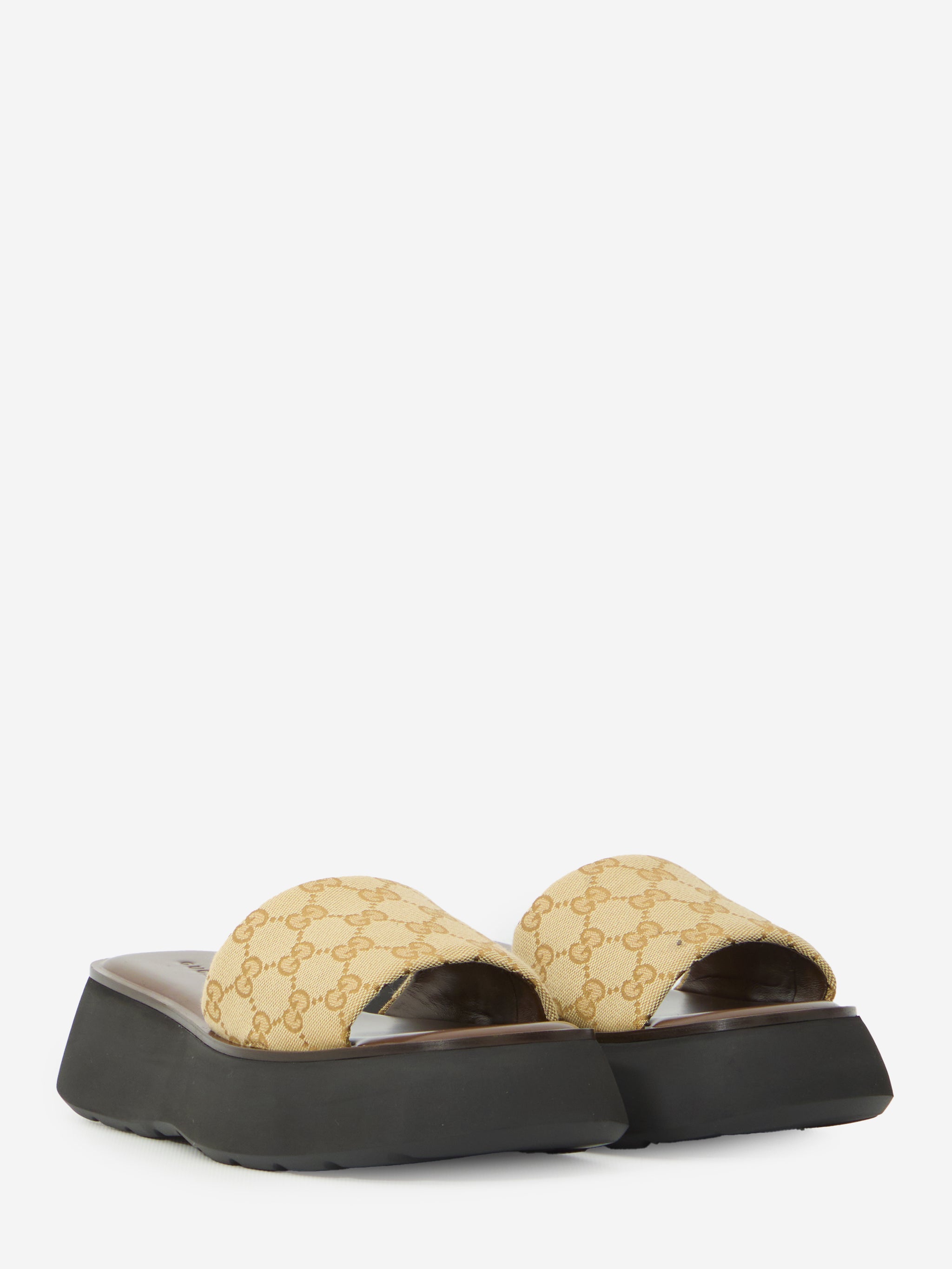 thick-soled slide sandal