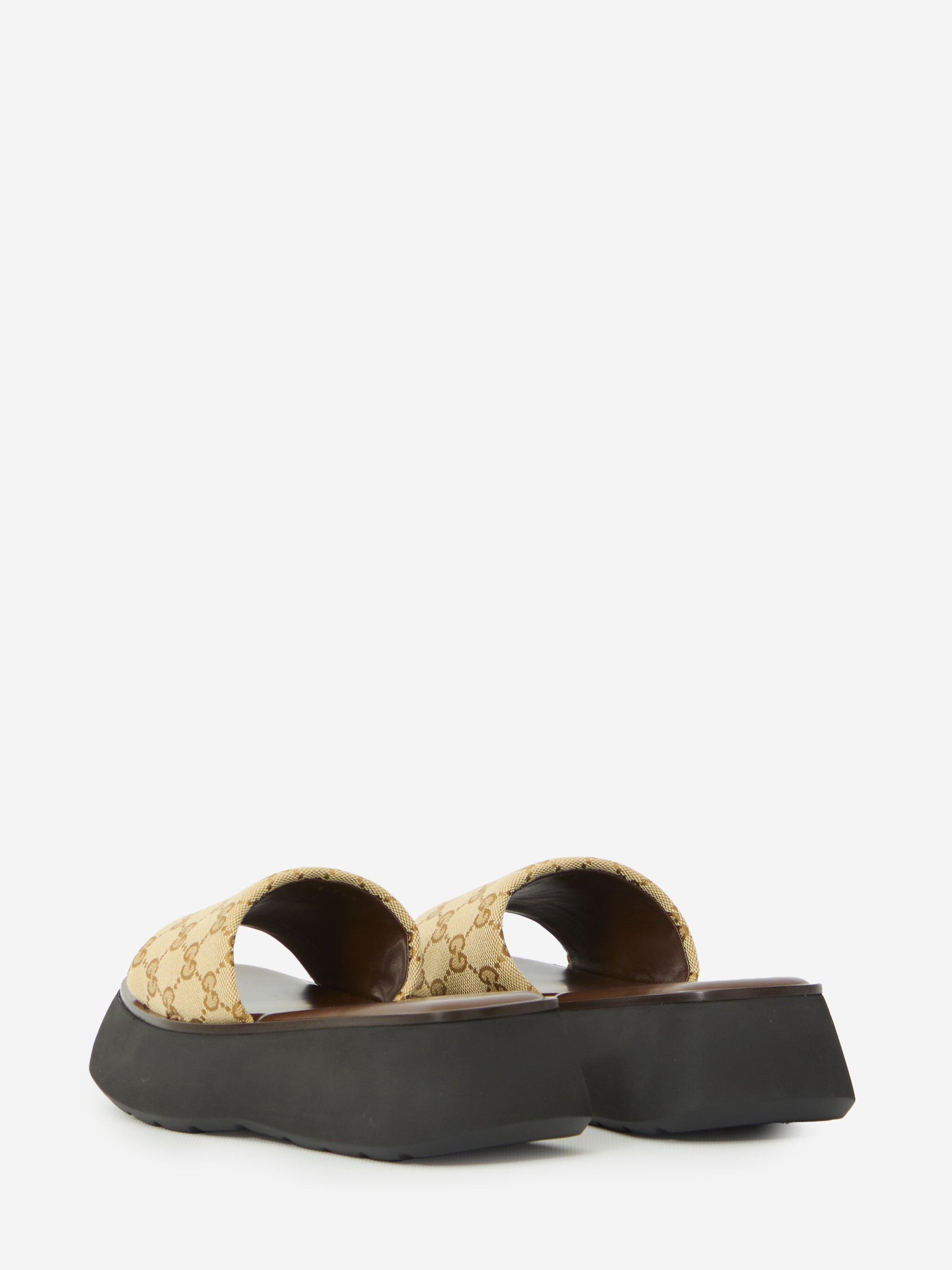 thick-soled slide sandal