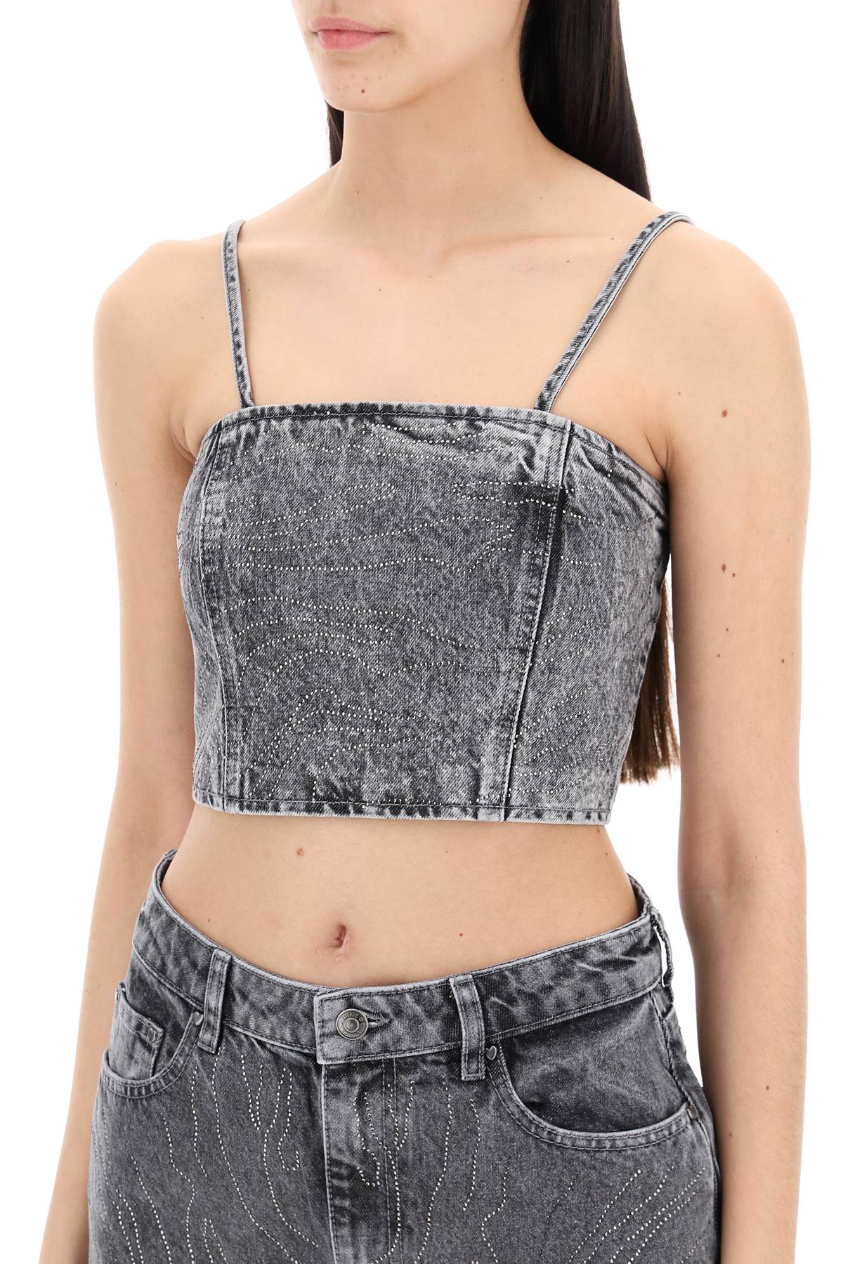 sleeveless top with