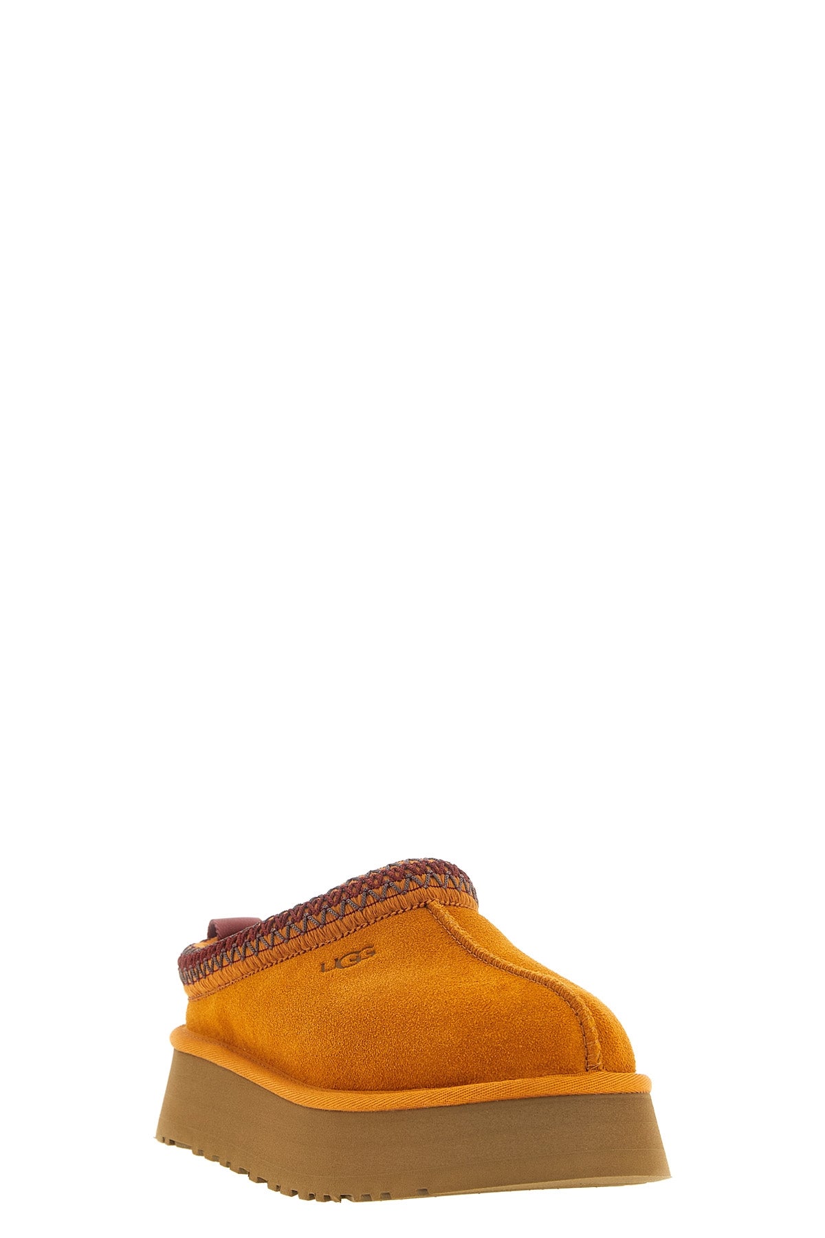 the sabot ugg tazz ii redefines the iconic silhouette of the brand through bol