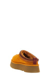 the sabot ugg tazz ii redefines the iconic silhouette of the brand through bol