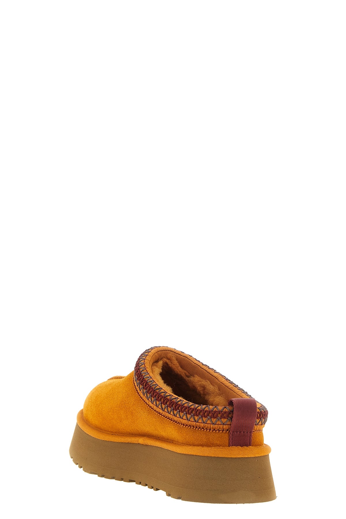 the sabot ugg tazz ii redefines the iconic silhouette of the brand through bol