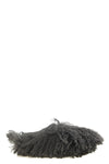 the sabot ugg tazz fluff momma redefines the volumes of slip-on footwear throu