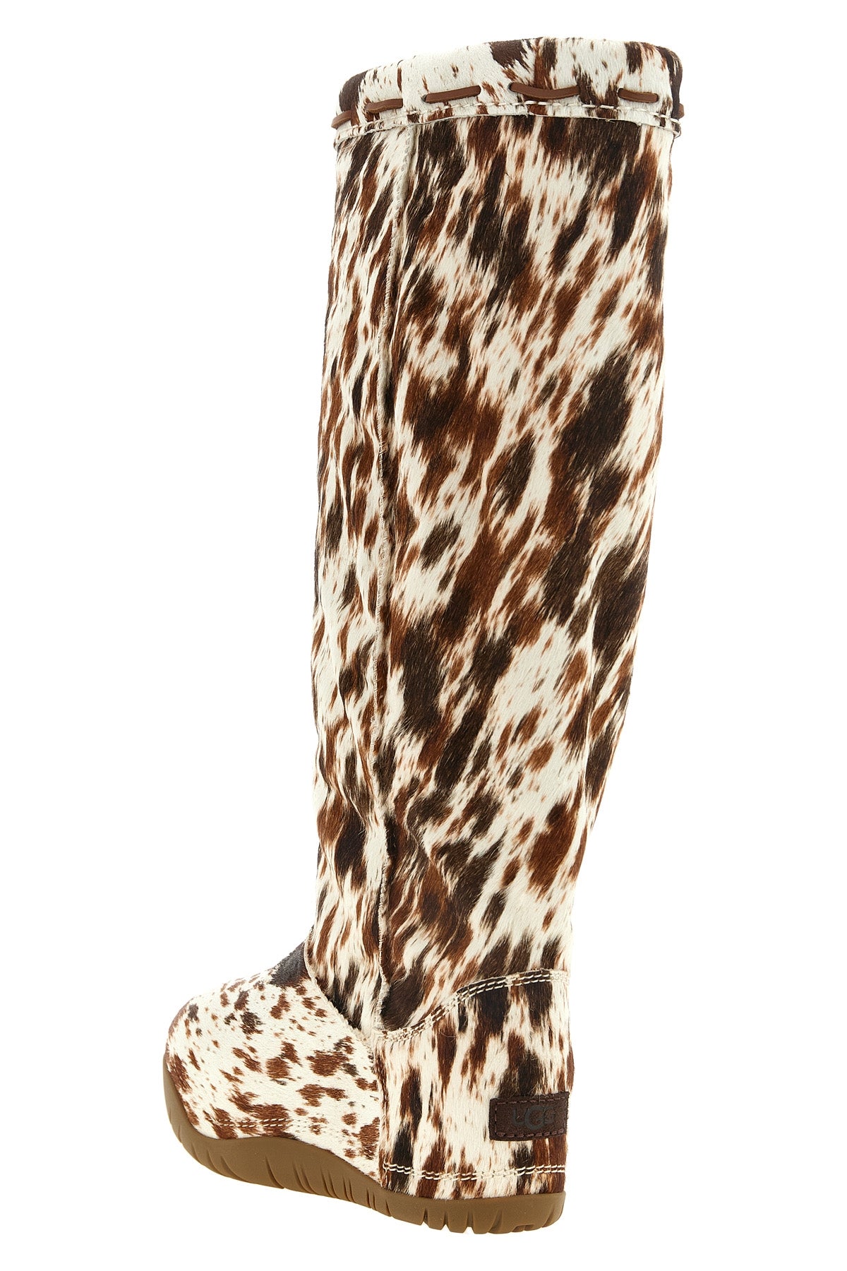 the high boots ugg bucked have a structured slip-on silhouette