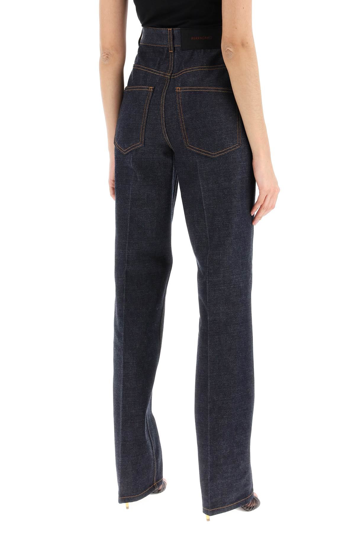 straight jeans with contrasting stitching details.