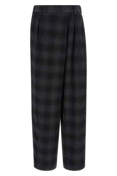 the pants tela pantalone redefines the volumes of the contemporary wardrobe thro