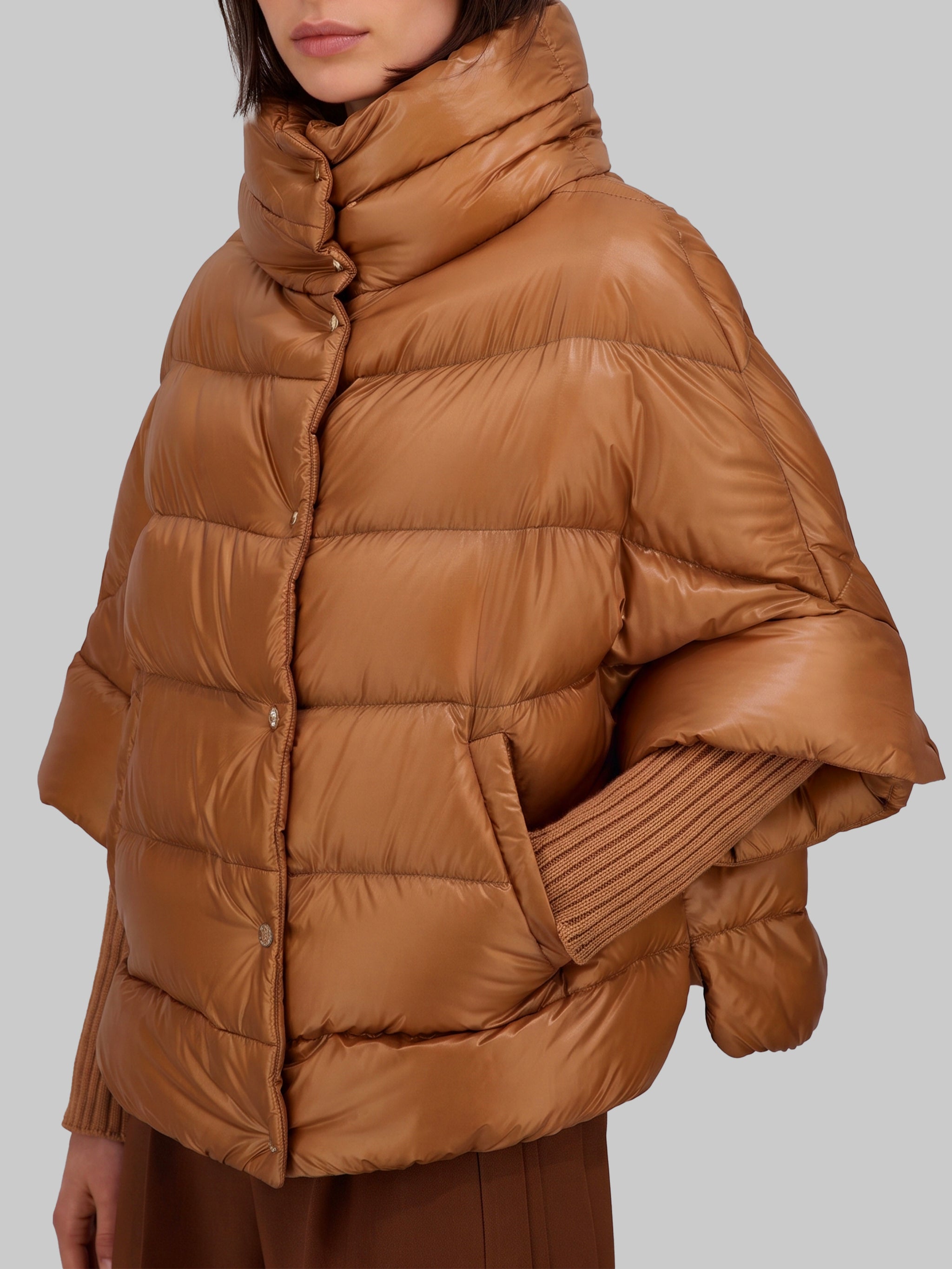 high-neck cape in ultra-light nylon