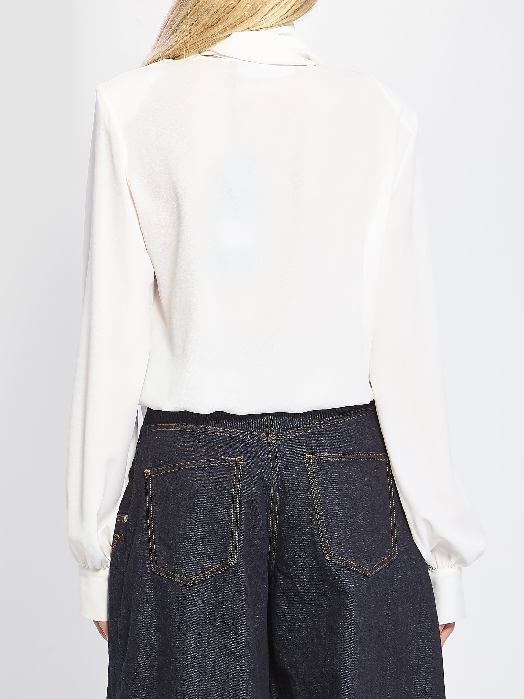 blusa incrociata con sciarpina