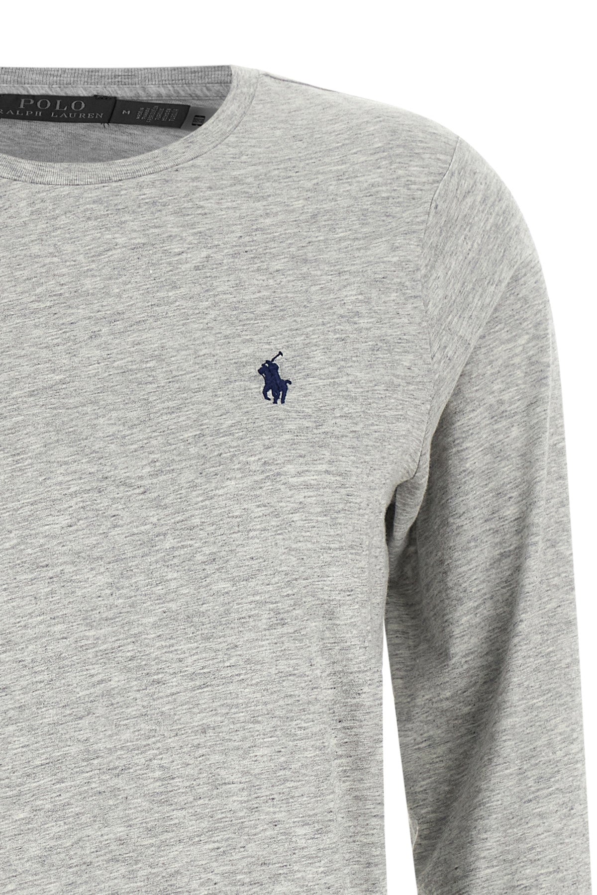 the polo ralph lauren long-sleeved t-shirt stands out for its essential silhouet